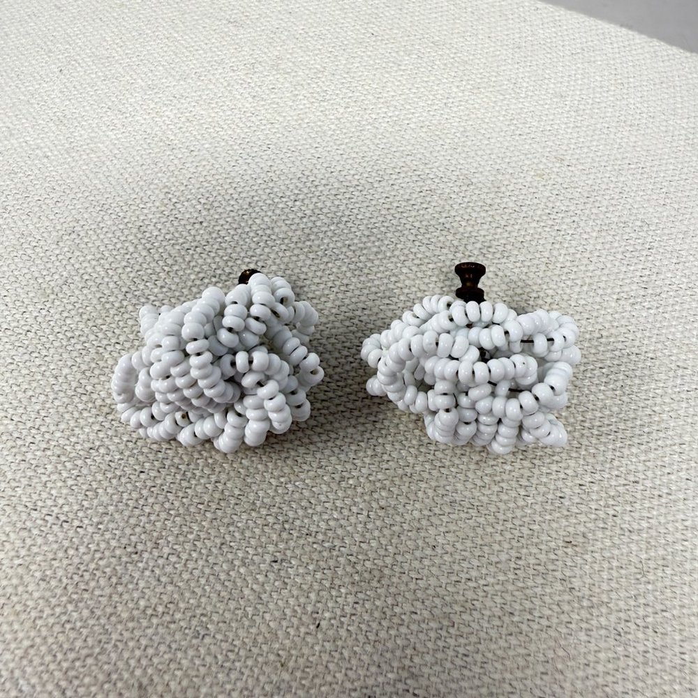 White Seed Bead Knot Earrings Vintage Screw‎ Back Classic Retro - Picture 2 of 7